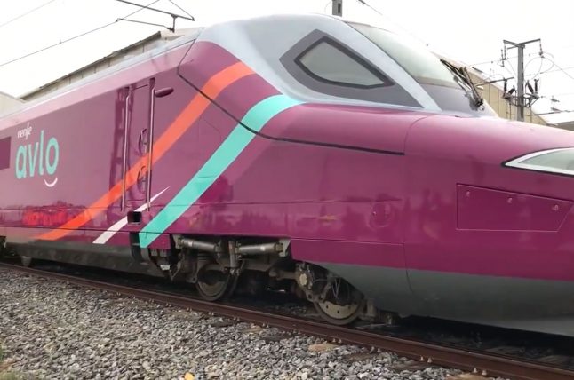 Les nouveaux trains violet vif de Renfe ont été baptisés Avlo - probablement pour refléter le fait qu'il s'agit d'une version économique des trains Ave, plus haut de gamme. Photo : Renfe
