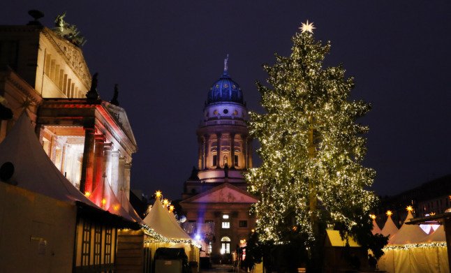 Un arbre de Noël au marché de Noël Gendarmenmarkt