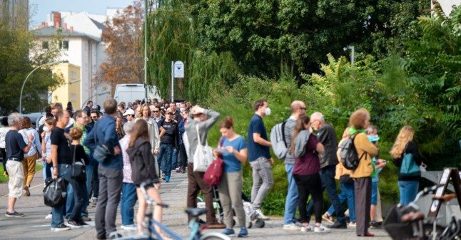 Les gens font la queue pour voter à Berlin le 26 septembre. 