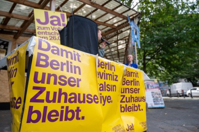 Affiches des militants du référendum de Berlin visant à rendre publics les logements des grands propriétaires. 