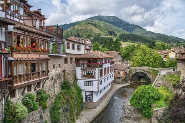 maisons dans la ville asturienne de potes