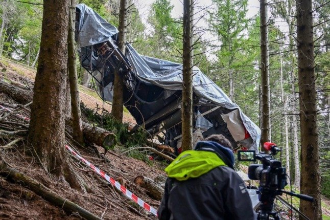 L'épave d'un téléphérique qui s'est écrasé sur les pentes du pic Mottarone au-dessus de Stresa, dans le Piémont, le 23 mai 2021, faisant 14 morts. 