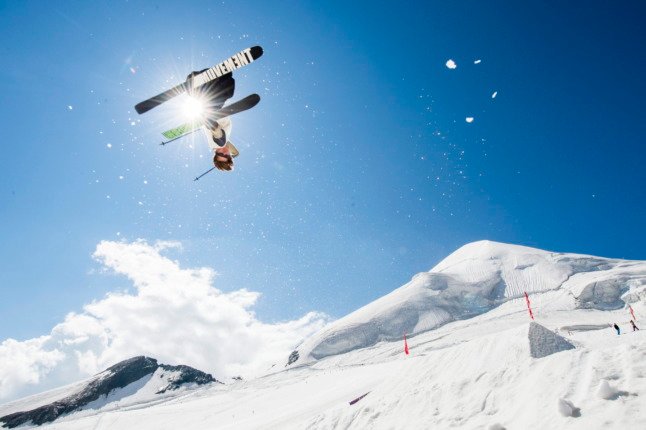 Skieur à Saas-Free, en Suisse