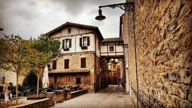 Place Redín à Pampelune, la capitale de la Navarre, la région d'Espagne la mieux classée pour la qualité de vie selon les statistiques de l'INE. Photo : Sergio Garrido/Unsplash