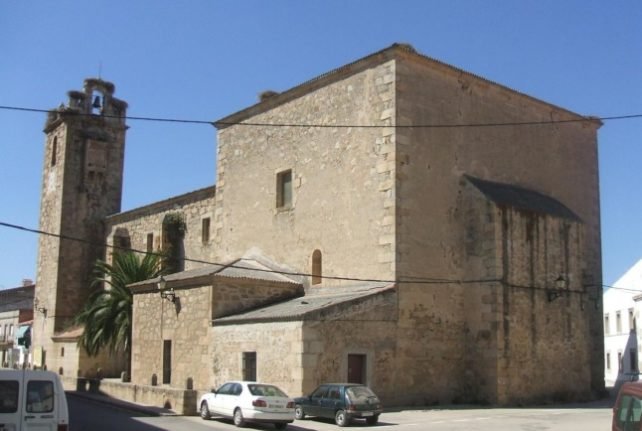 Le village de Navas del Madroño. Photo : Marbregal/Wikipedia