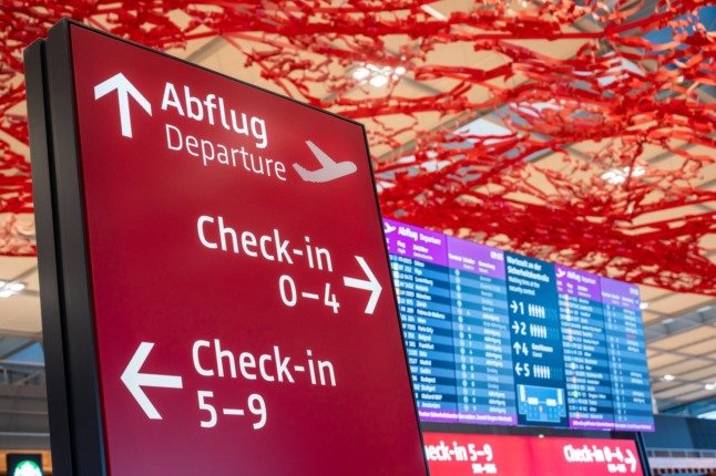 Tableau des départs de l'aéroport de Berlin.