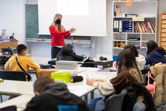 Enfants dans une salle de classe à Osnabrück. 