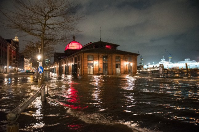 Le marché aux poissons de Hambourg inondé