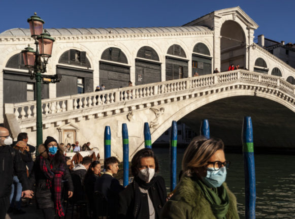 Que vous fassiez un jogging ou une promenade tranquille en Italie, aucune des deux situations ne nécessitera plus le port d'un masque en extérieur. Mais il y a quelques exceptions à la règle.