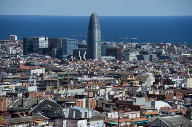 Pourquoi les toits de Barcelone pourraient bientôt être peints en blanc