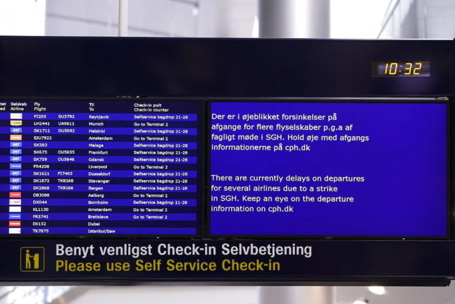 Un écran d'information à l'aéroport de Copenhague