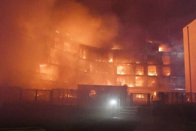 Un véritable brasier : Trois blessés après un énorme incendie dans un complexe d'appartements en Allemagne