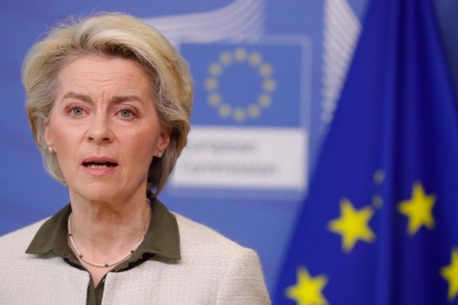 La présidente de la Commission européenne Ursula von der Leyen et l'Union européenne pour les affaires étrangères et la politique de sécurité font un communiqué de presse conjoint sur de nouvelles mesures pour répondre à l'invasion russe de l'Ukraine à la Commission européenne à Bruxelles le 27 février 2022.