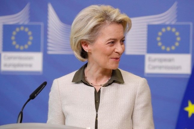 La présidente de la Commission européenne, Ursula von der Leyen, annonce dimanche de nouvelles mesures pour répondre à l'invasion russe de l'Ukraine