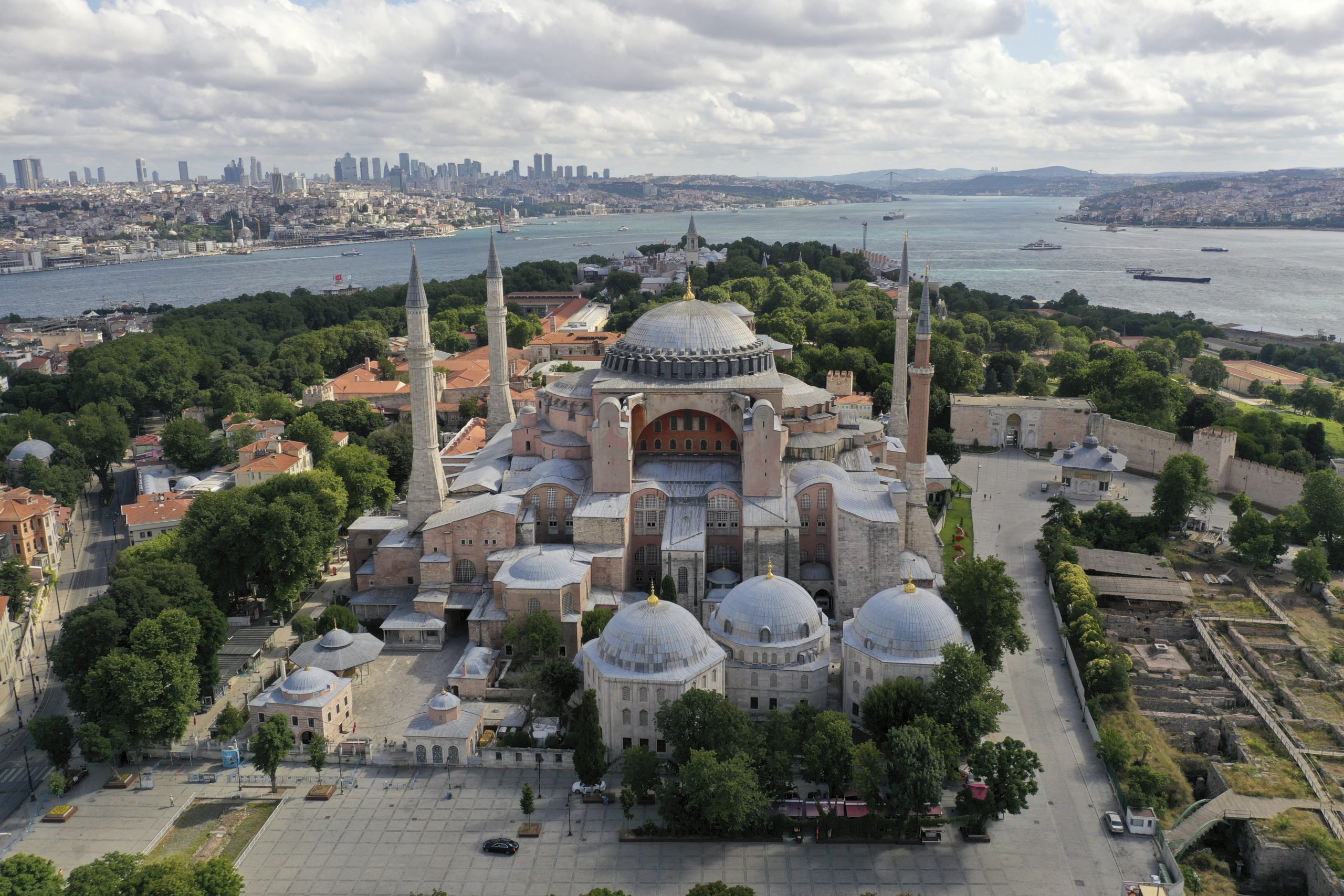 Une vue sur la basilique Sainte-Sophie à Istanbul