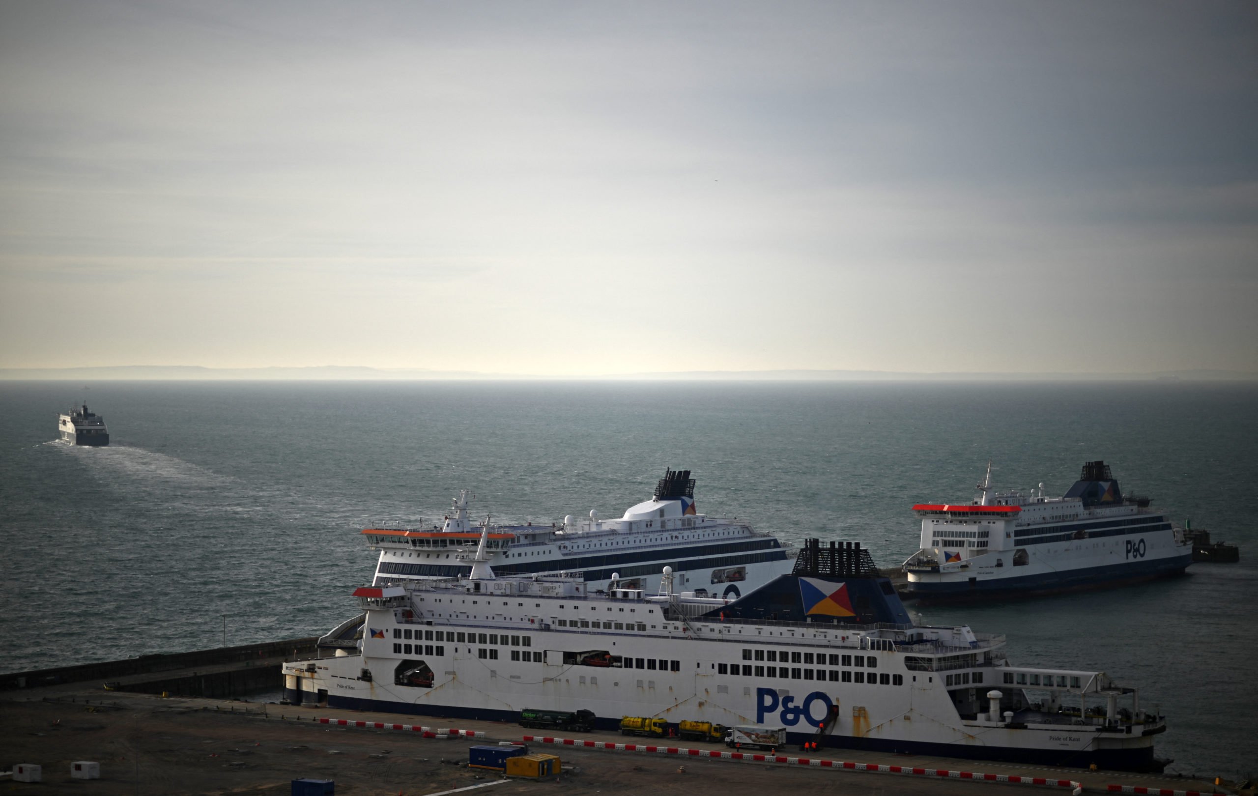 La décision de la compagnie de ferry P&O de licencier 800 employés a semé le chaos chez les vacanciers.