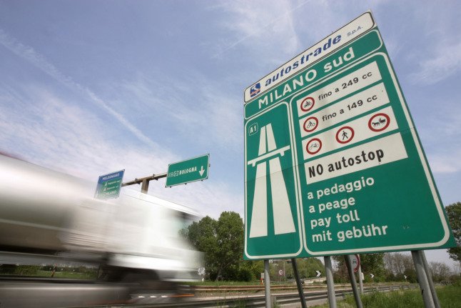 Les résidents britanniques en Italie peuvent utiliser leur permis de conduire jusqu'à la fin de cette année, a confirmé le gouvernement.