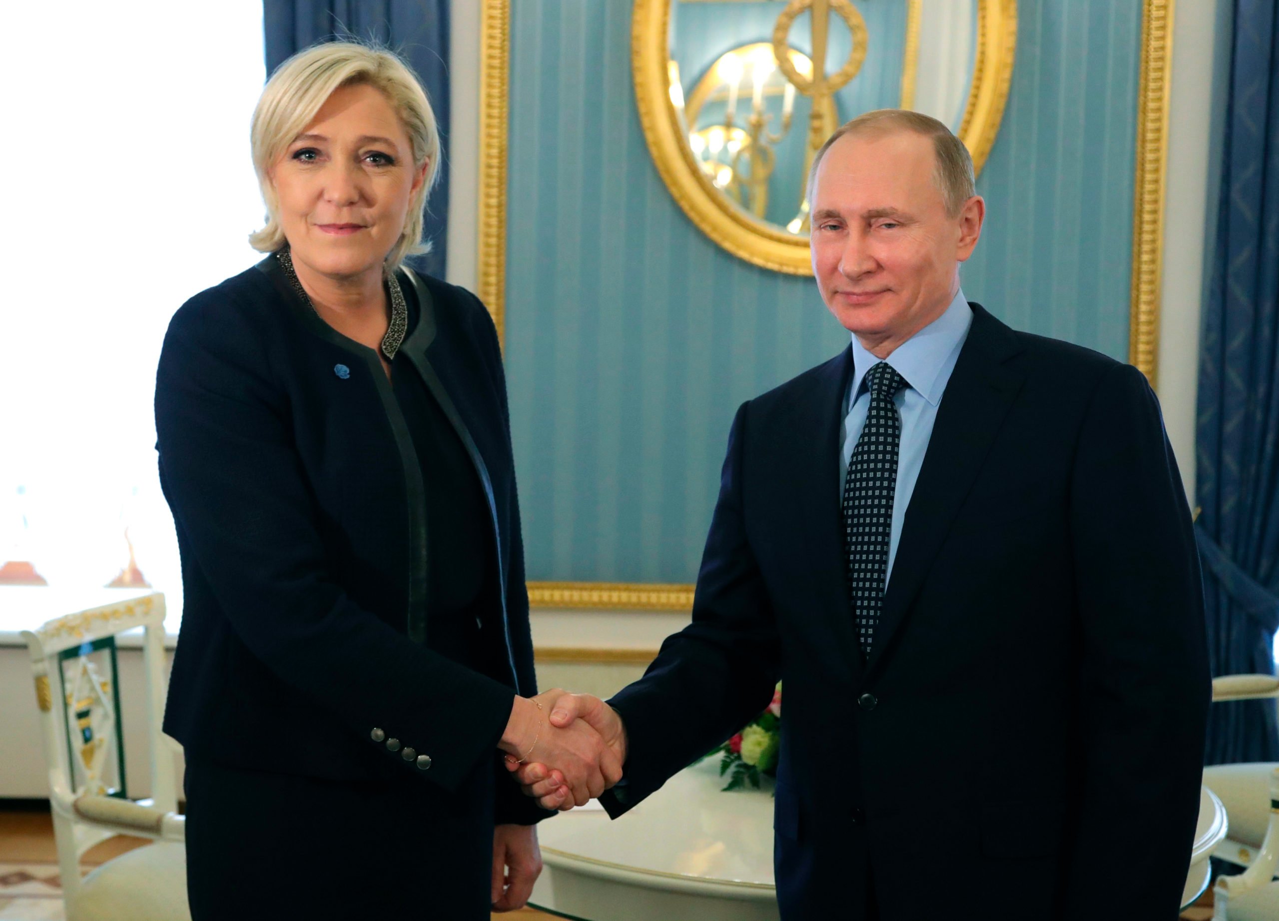 La candidate à l'élection présidentielle française Marine Le Pen rencontre le président russe Vladimir Poutine au Kremlin