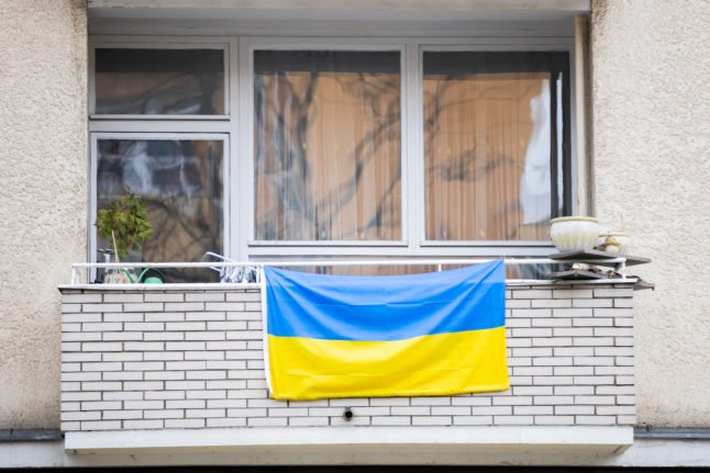 Un drapeau ukrainien sur un balcon à Wilmersdorf. 