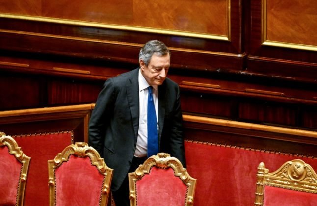 Le Premier ministre italien sortant Mario Draghi après s'être adressé au Sénat le 20 juillet dans une dernière tentative pour résoudre la crise gouvernementale.