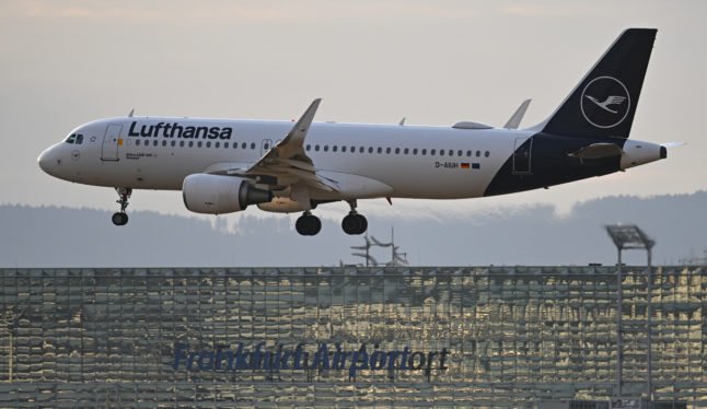 Un avion Lufthansa à l'aéroport de Francfort.