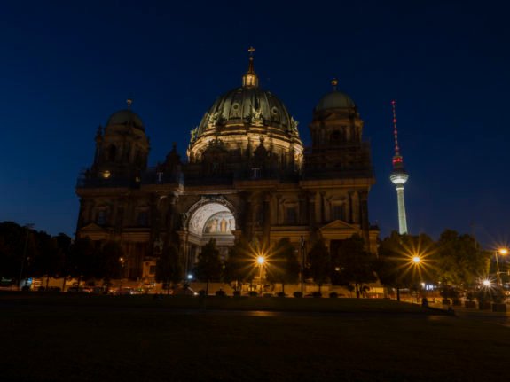 La cathédrale de Berlin ou Berliner Dom ne sera plus éclairée pour économiser de l'énergie.