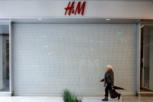 Le géant suédois de l'habillement H&M va réduire ses activités en Russie.