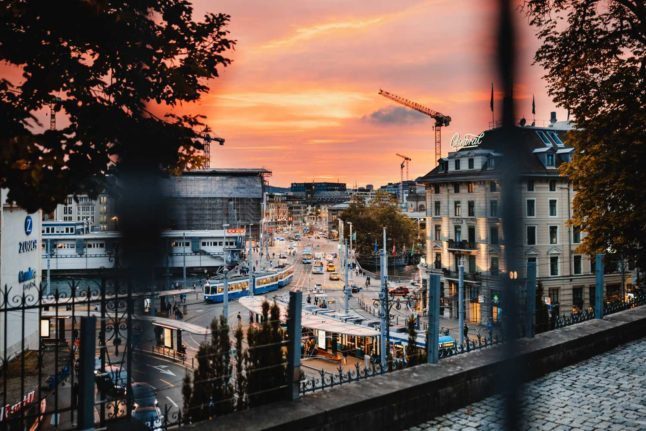 Zurich est-elle une cage dorée ? Photo de Rico Reutimann sur Unsplash
