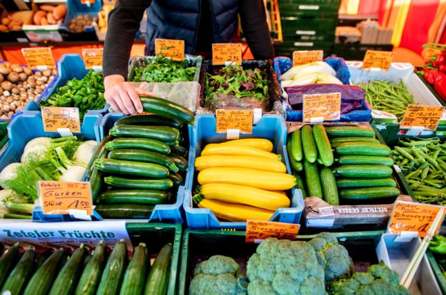 Fruits et légumes vendus sur un marché à Oldenburg. 