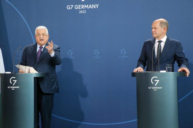 Le chancelier Olaf Scholz (SPD) et Mahmoud Abbas.