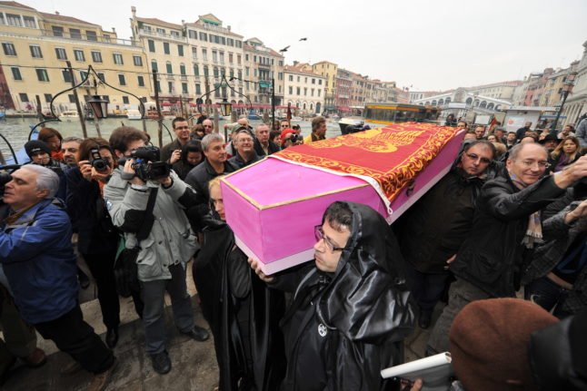 Les `` funérailles '' de Venessia en 2009 pour Venise. 