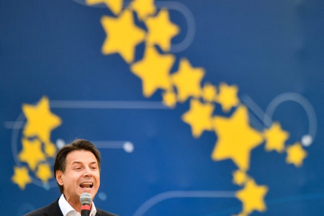 Giuseppe Conte, actuel dirigeant du Mouvement cinq étoiles, prend la parole lors d'une convention le 21 octobre 2018 à Rome.