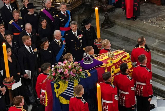 La reine Margrethe et le prince héritier Frederik assistent aux funérailles de la reine Elizabeth II.