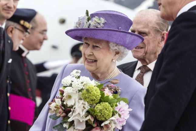 L'esprit de service : L'Italie rend hommage à la reine Elizabeth II de Grande-Bretagne.