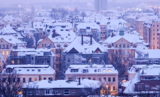 Maisons couvertes de neige à Leipzig en hiver.