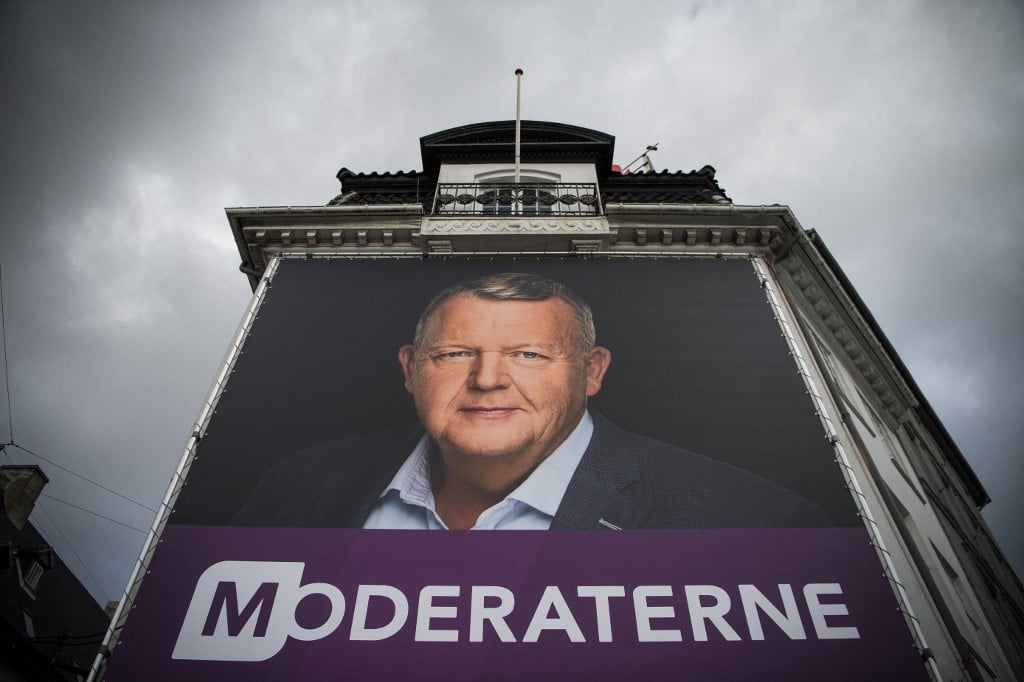 affiche de campagne électorale avec le président du parti des modérés Lars Loekke Rasmussen