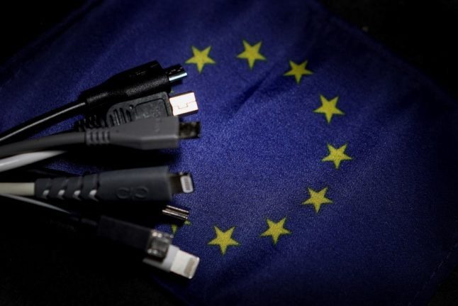 Un grand jour pour les consommateurs européens : L'UE vote pour un chargeur de smartphone unique
