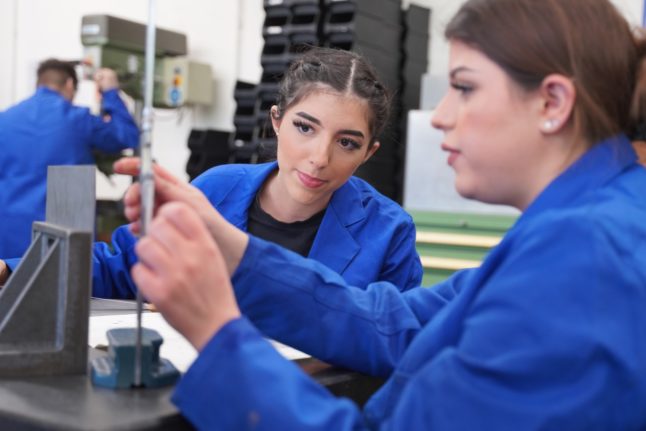 Aux jeunes femmes qui apprennent le métier de la métallurgie au Hans-Böckler Upper Level Center